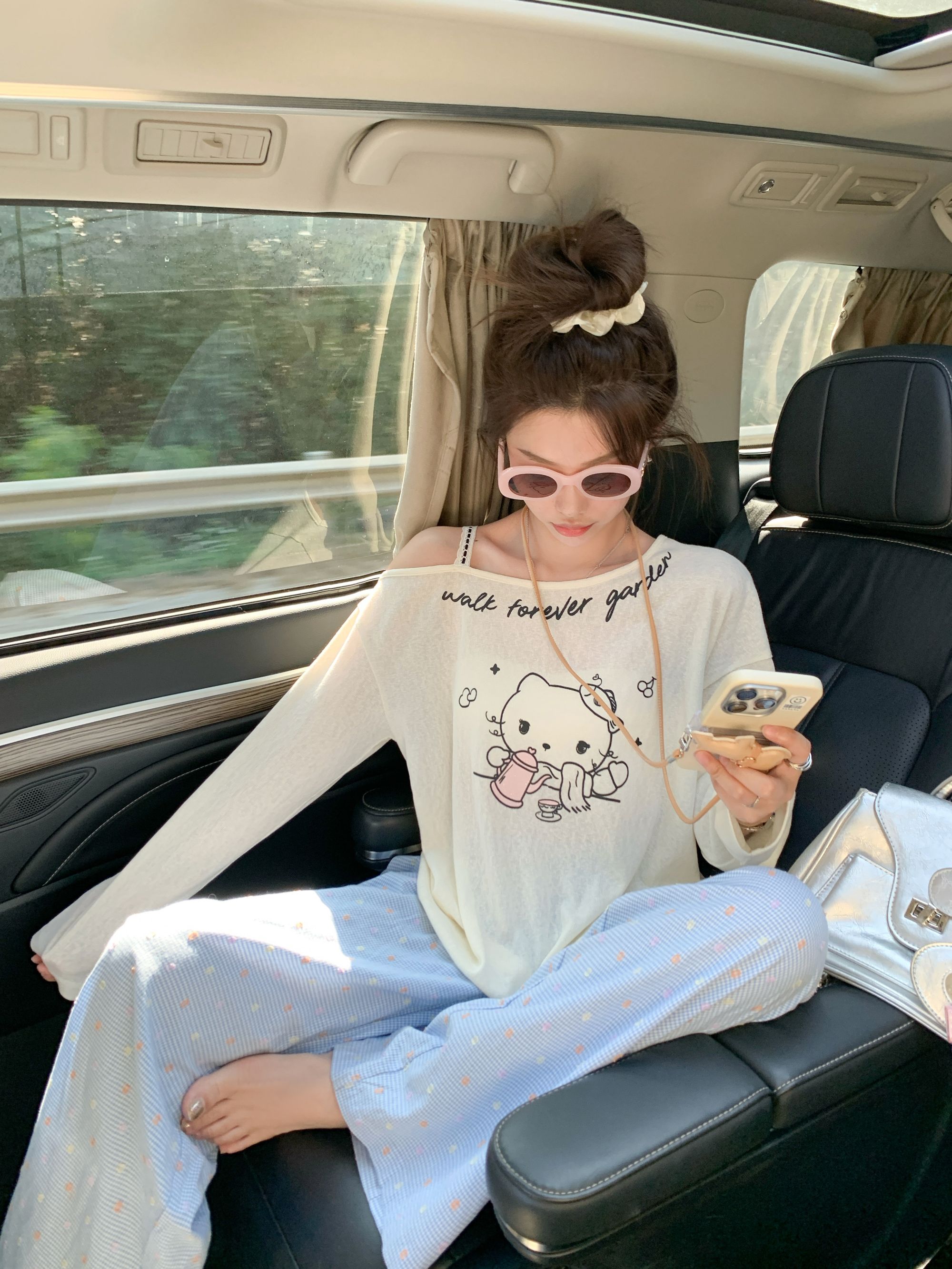 曾小咸 可爱卡通猫咪印花露肩长袖T恤罩衫女Z251TY0046