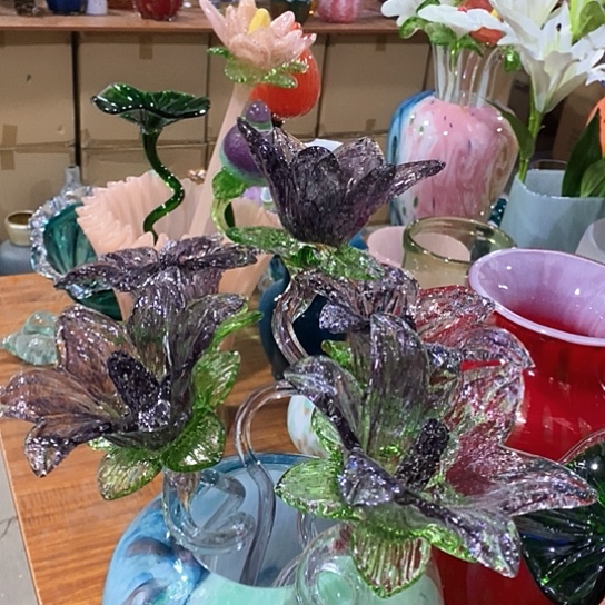 琉璃花瓶高45厘米宽9厘米