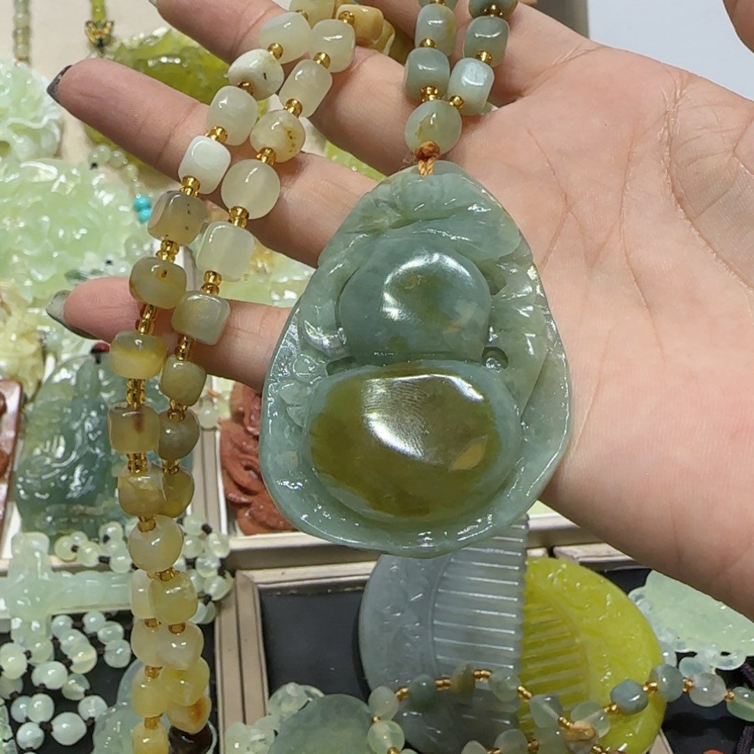 未镶嵌蛇纹石玉吊坠