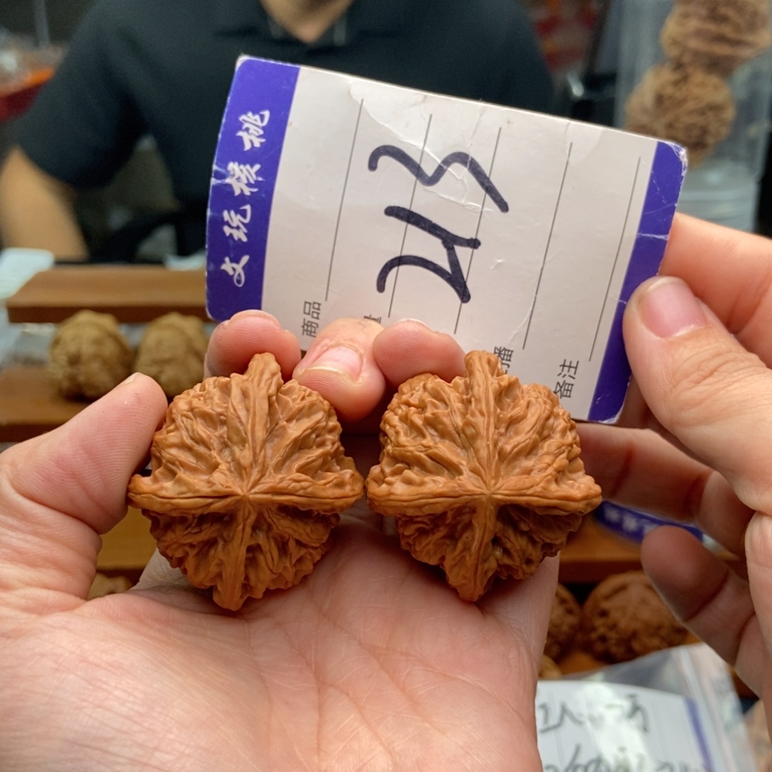 文玩核桃把件40四棱