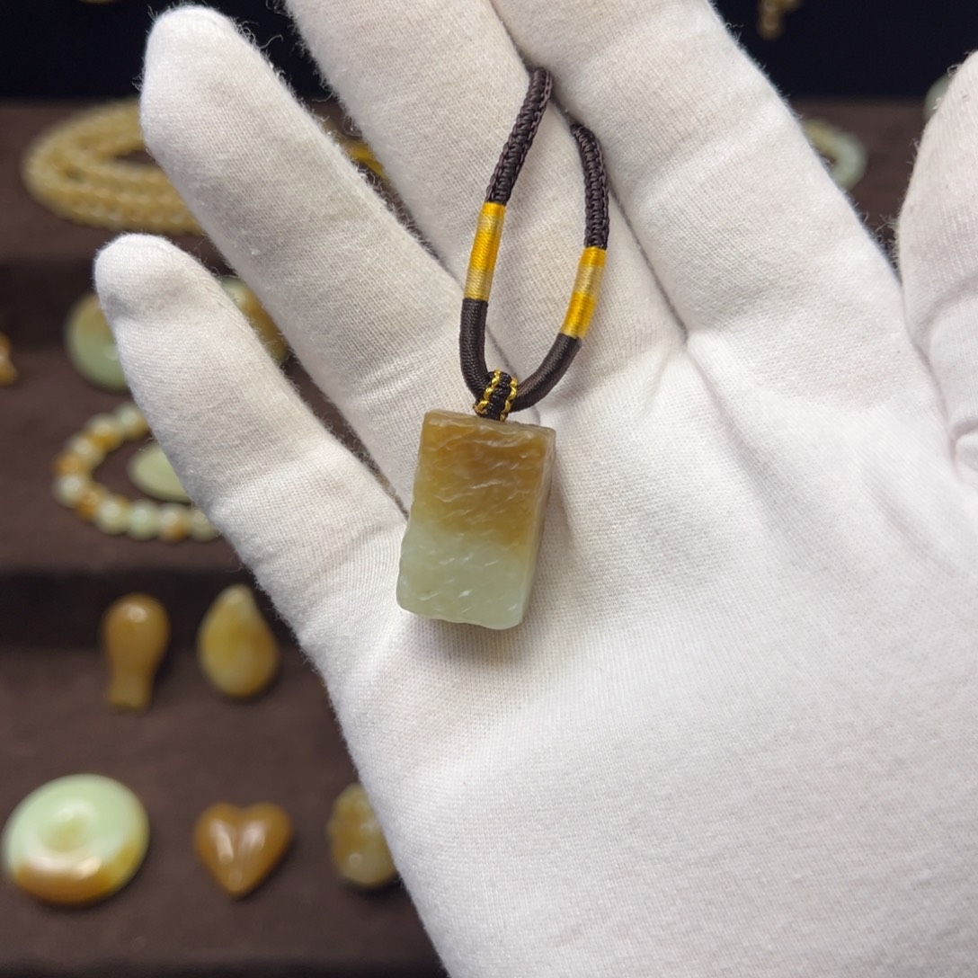 和田玉（糖玉）未镶嵌颈饰