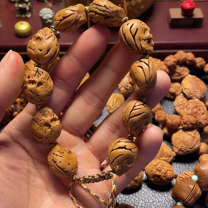 财***子大桃核雕刻骷髅头