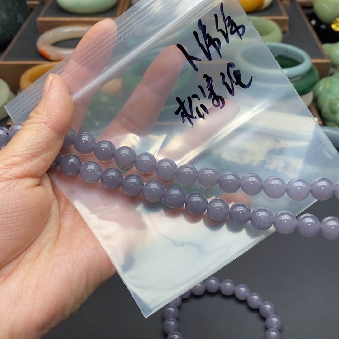 石英质玉项链未镶嵌卜**。