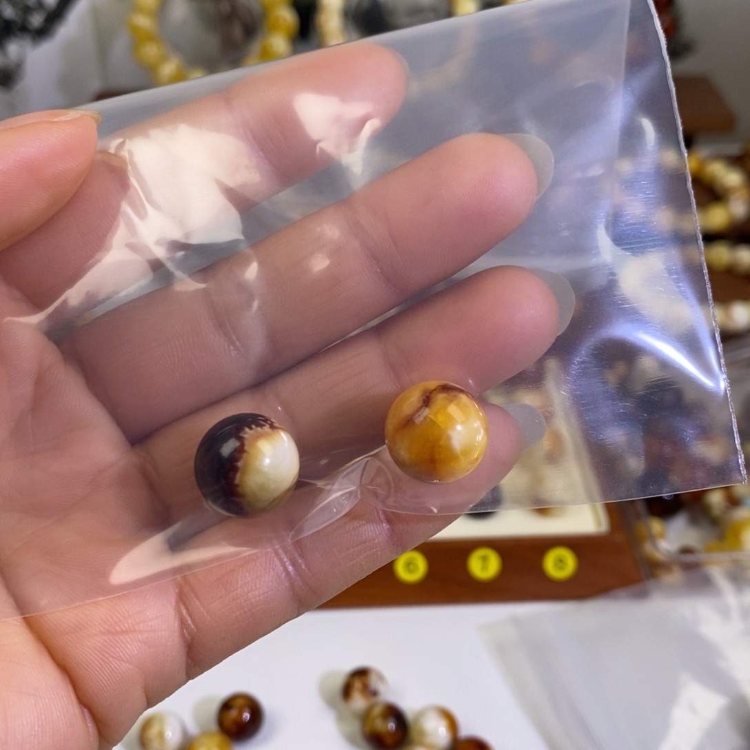 先***生琥珀未镶嵌裸石天然沁色蜜蜡单珠