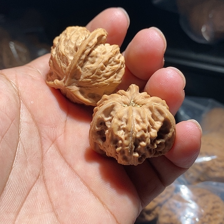 【闪购商品】文玩核桃吊坠用****4三棱