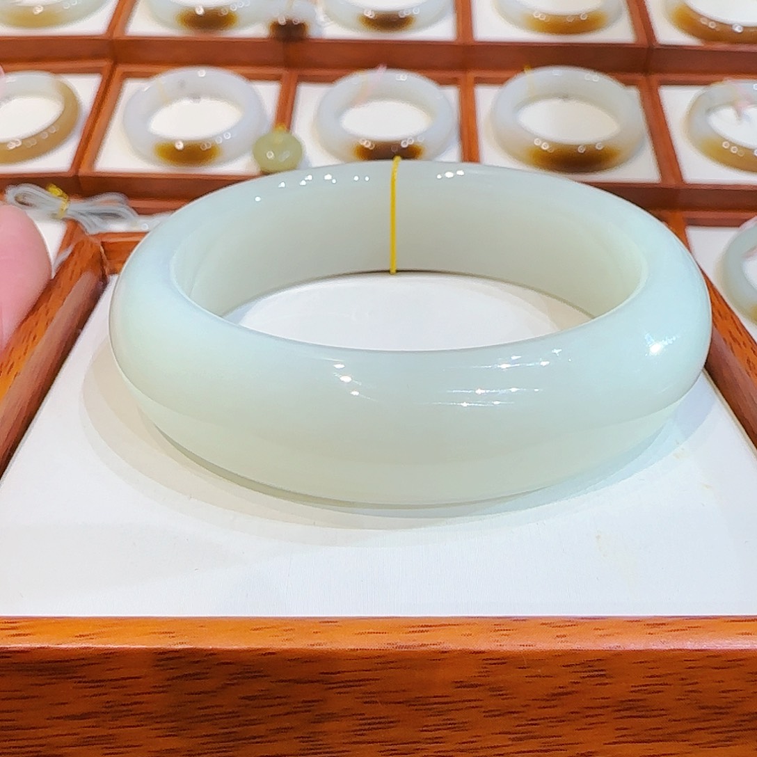 和田玉手镯未镶嵌且末暖白轮胎57 58 59