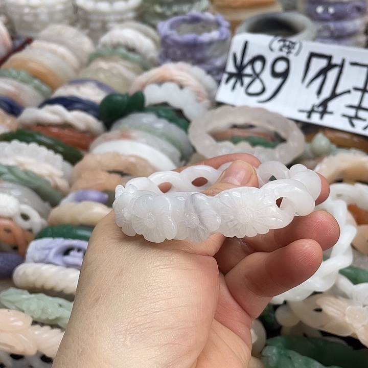 未镶嵌手镯石英岩玉