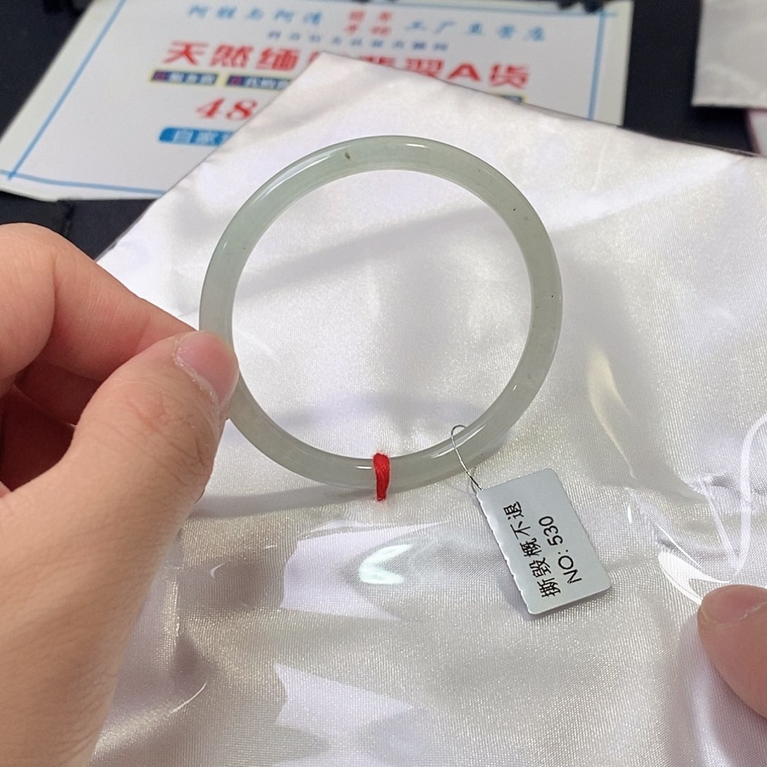 翡翠未镶嵌手镯（圆镯）