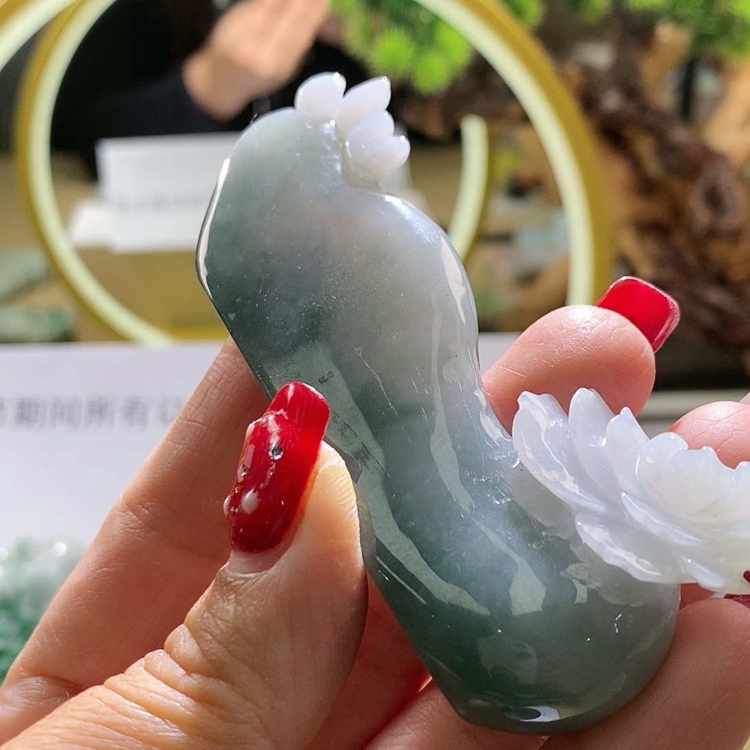 【闪购商品】翡翠颈饰未镶嵌瓜