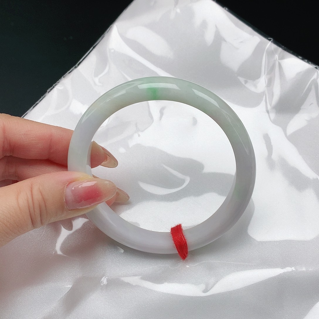 翡翠手镯未镶嵌翡翠127