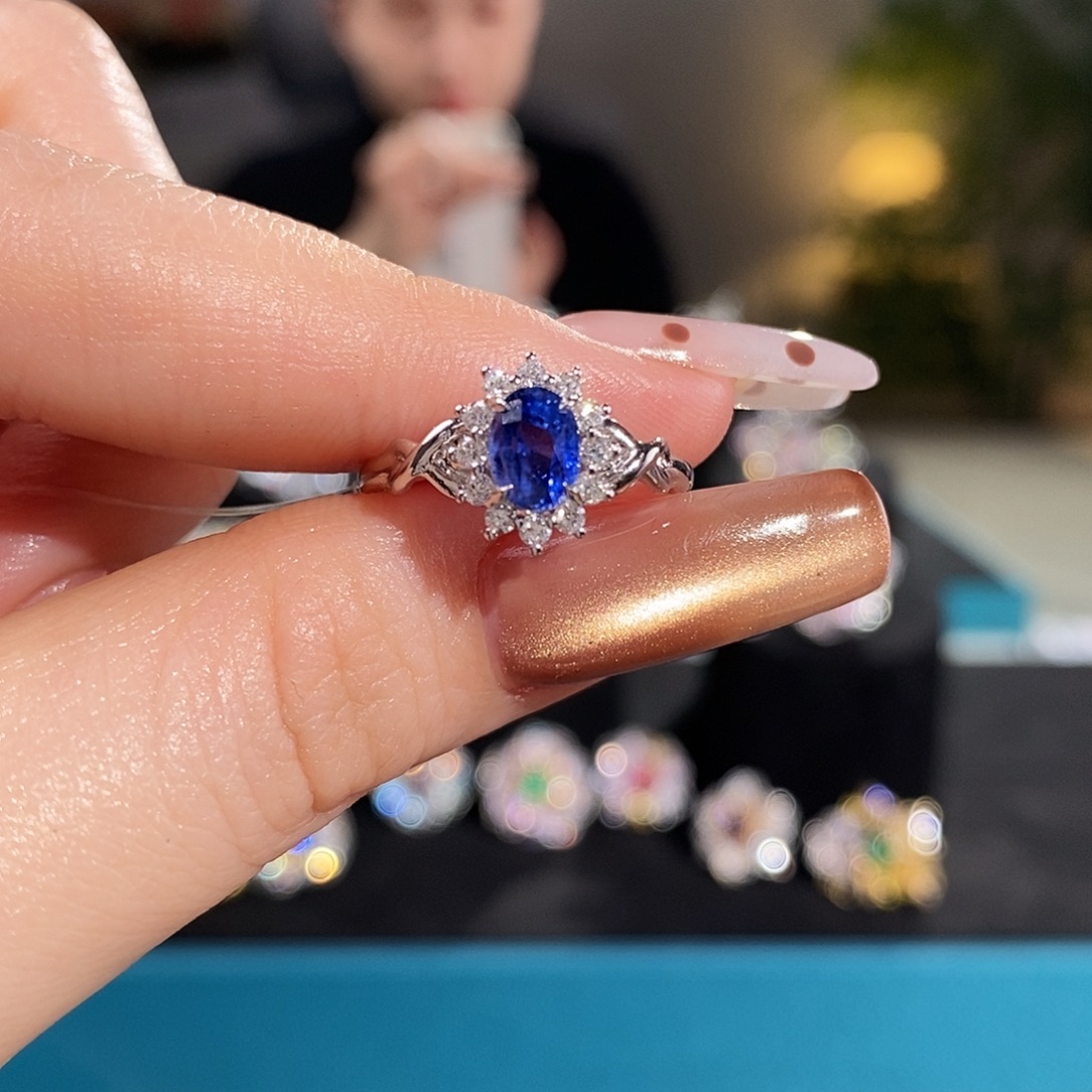 蓝宝石戒指18K金镶嵌1.05ct无烧皇家蓝aigs