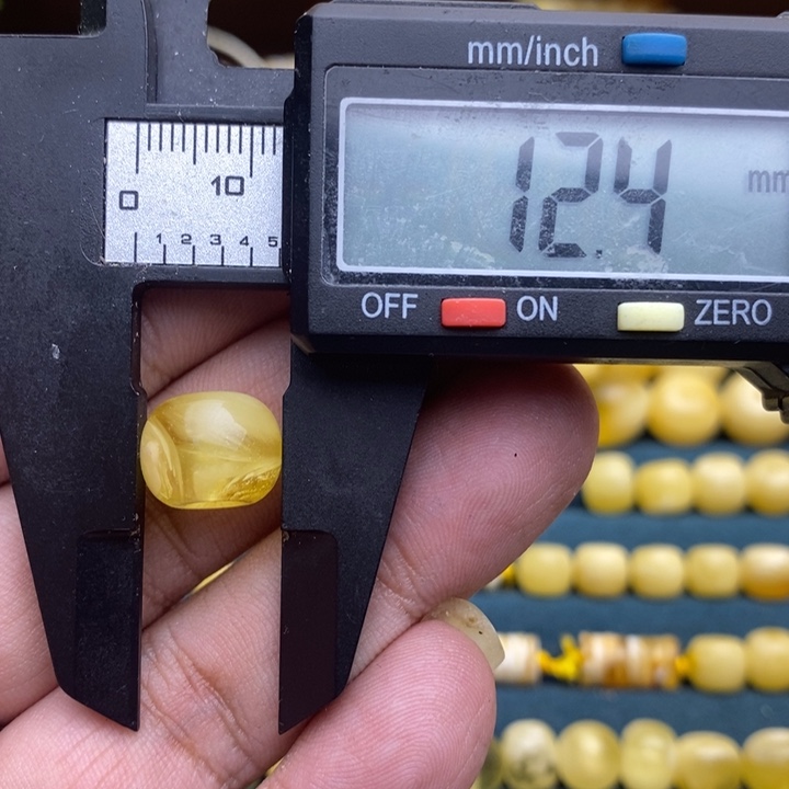 琥珀未镶嵌裸石33号12.4*9.7喇叭口微瑕