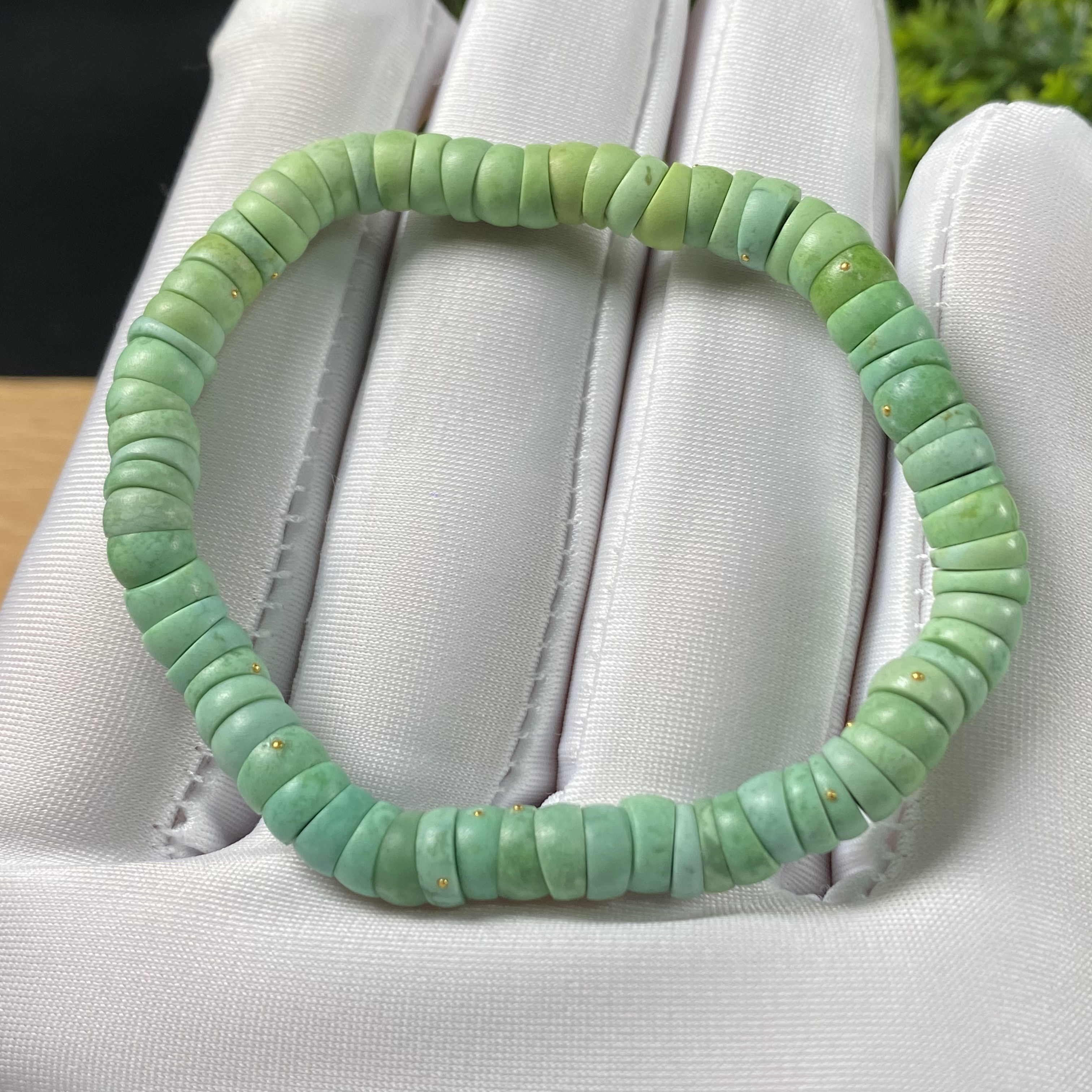 原矿绿松石菜籽黄大肠手串 直径6mm左右，重11.45g，圈围15cm