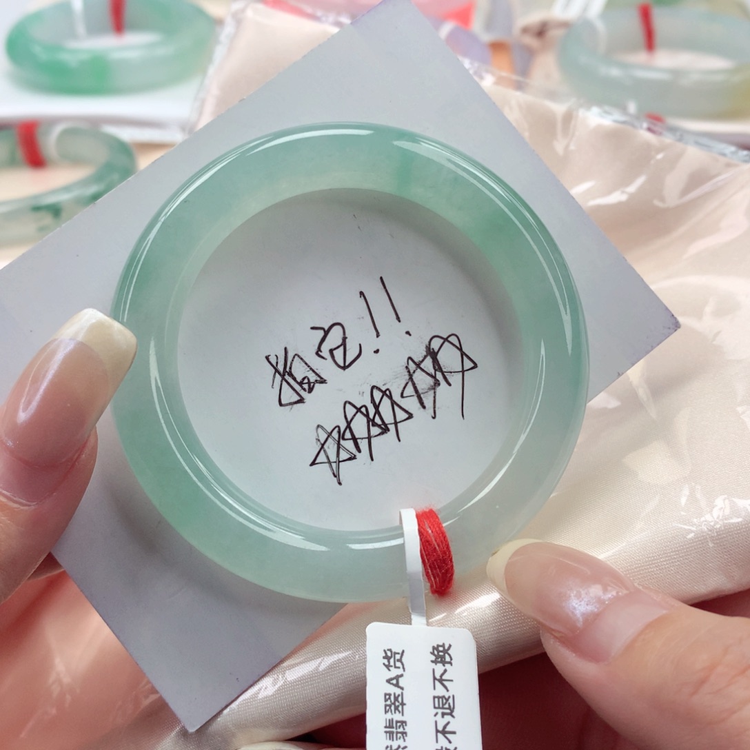 翡翠手镯（圆镯）未镶嵌51圈口 冰透纯净冰湖水绿