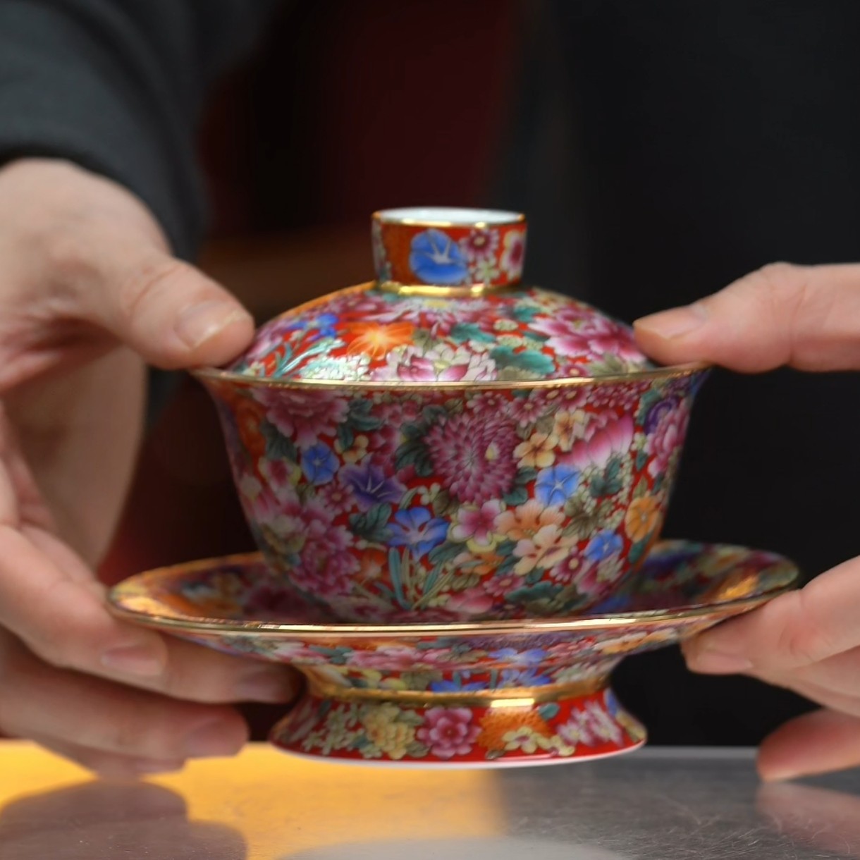 粉彩描金百花不露地纹三才盖碗