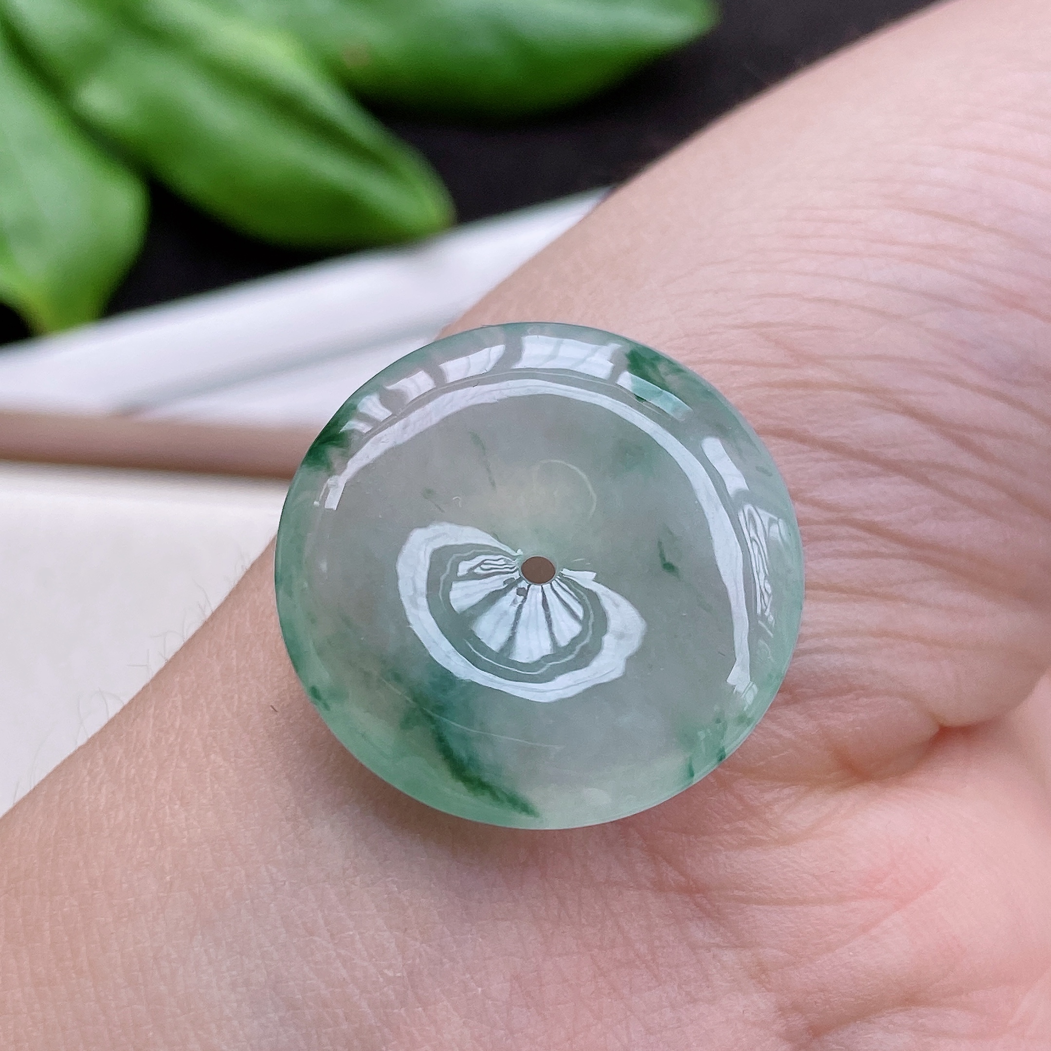 天然翡翠A货冰种水润胶感飘花平安扣