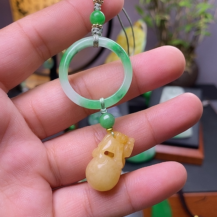 翡翠未镶嵌吊坠(赠链)