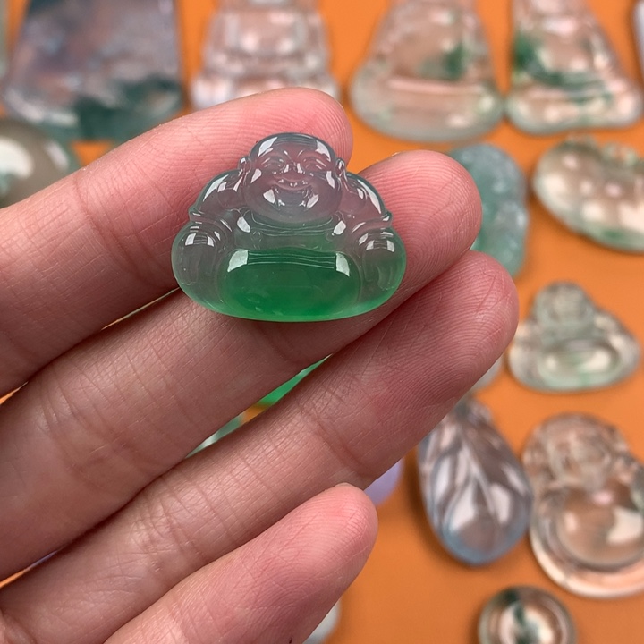 翡翠挂件未镶嵌….