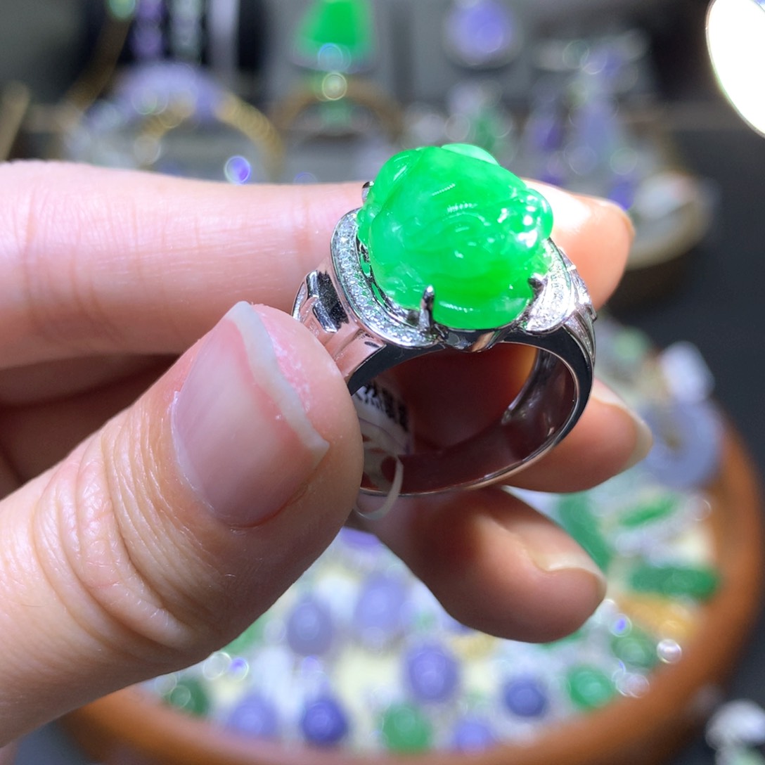【闪购商品】翡翠颈饰18K金镶嵌翡翠吊坠项链