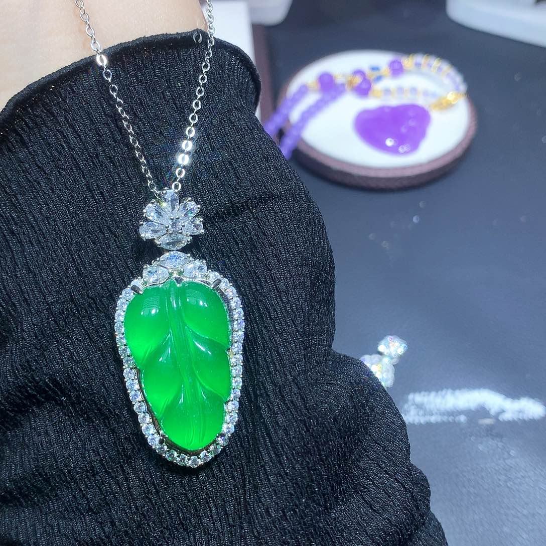 铜合金树叶绿色吊坠