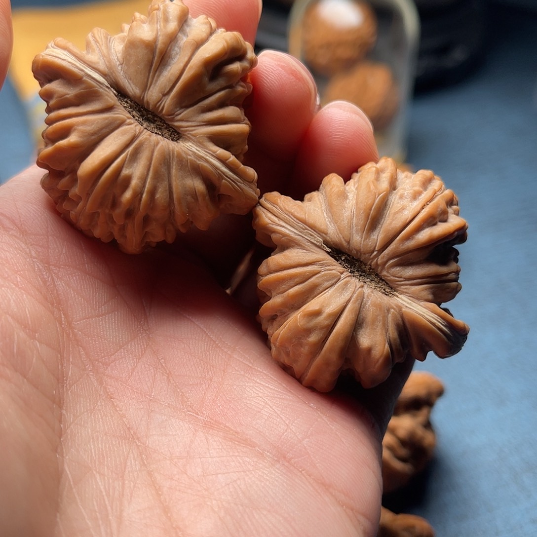 小***候文玩核桃吊坠四座楼41尺A1090