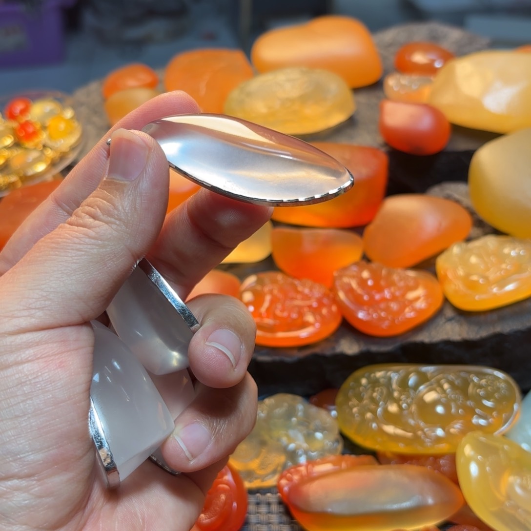 石英质玉挂件合金阿*姐