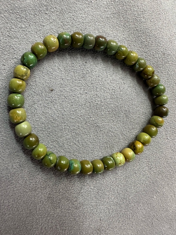 原矿绿松石老邢单圈尺寸5.6m克重8.23g有瑕