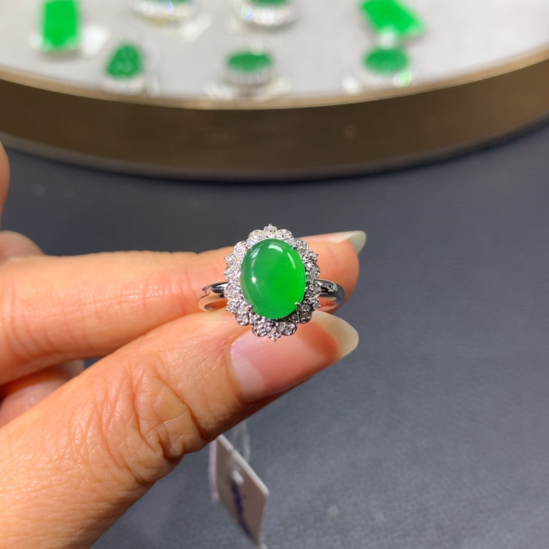 翡翠戒指18K金镶嵌翡翠