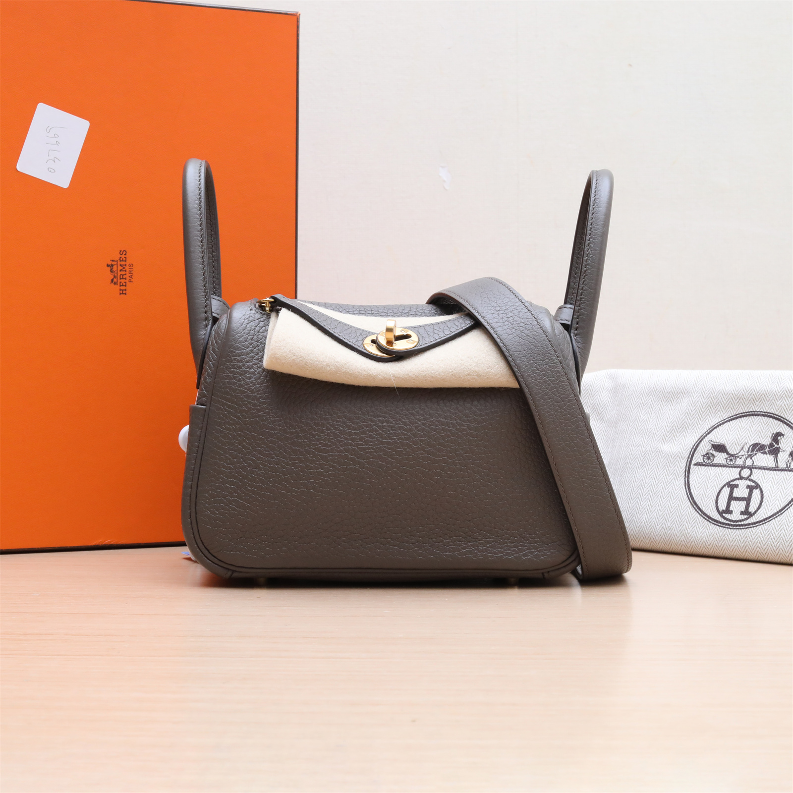 99新 Hermes/爱马仕 【黑黑】Lindy Mini 8F锡器灰 TC皮 Y刻 金扣