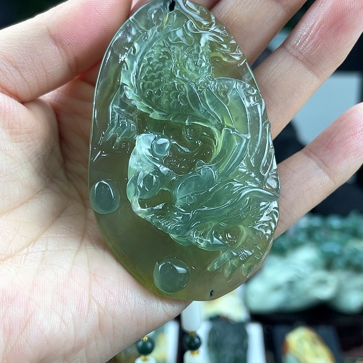蛇纹石玉颈饰未镶嵌