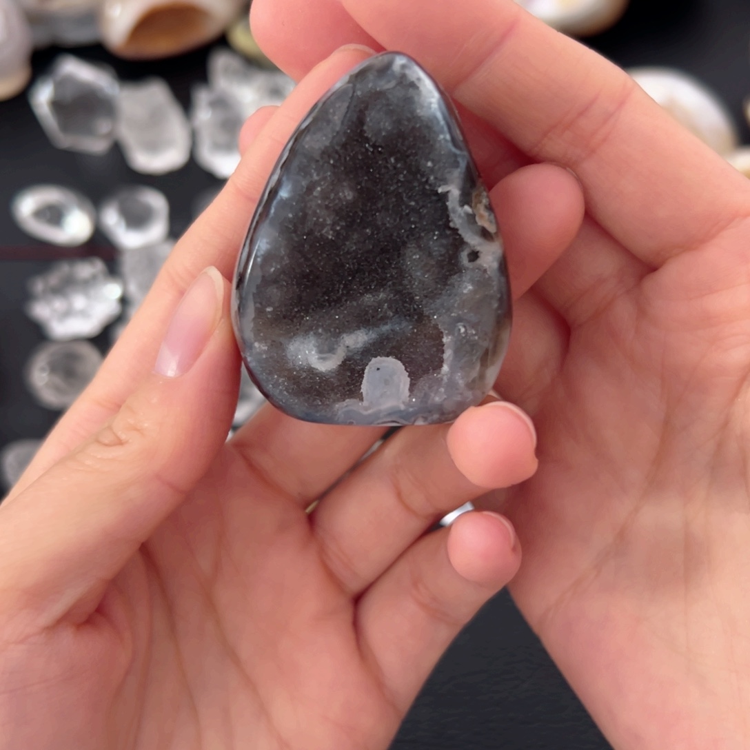 偷***骨玛瑙/玉髓未镶嵌珠宝半成品