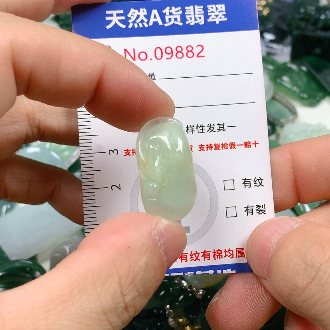 翡翠颈饰未镶嵌天然翡翠