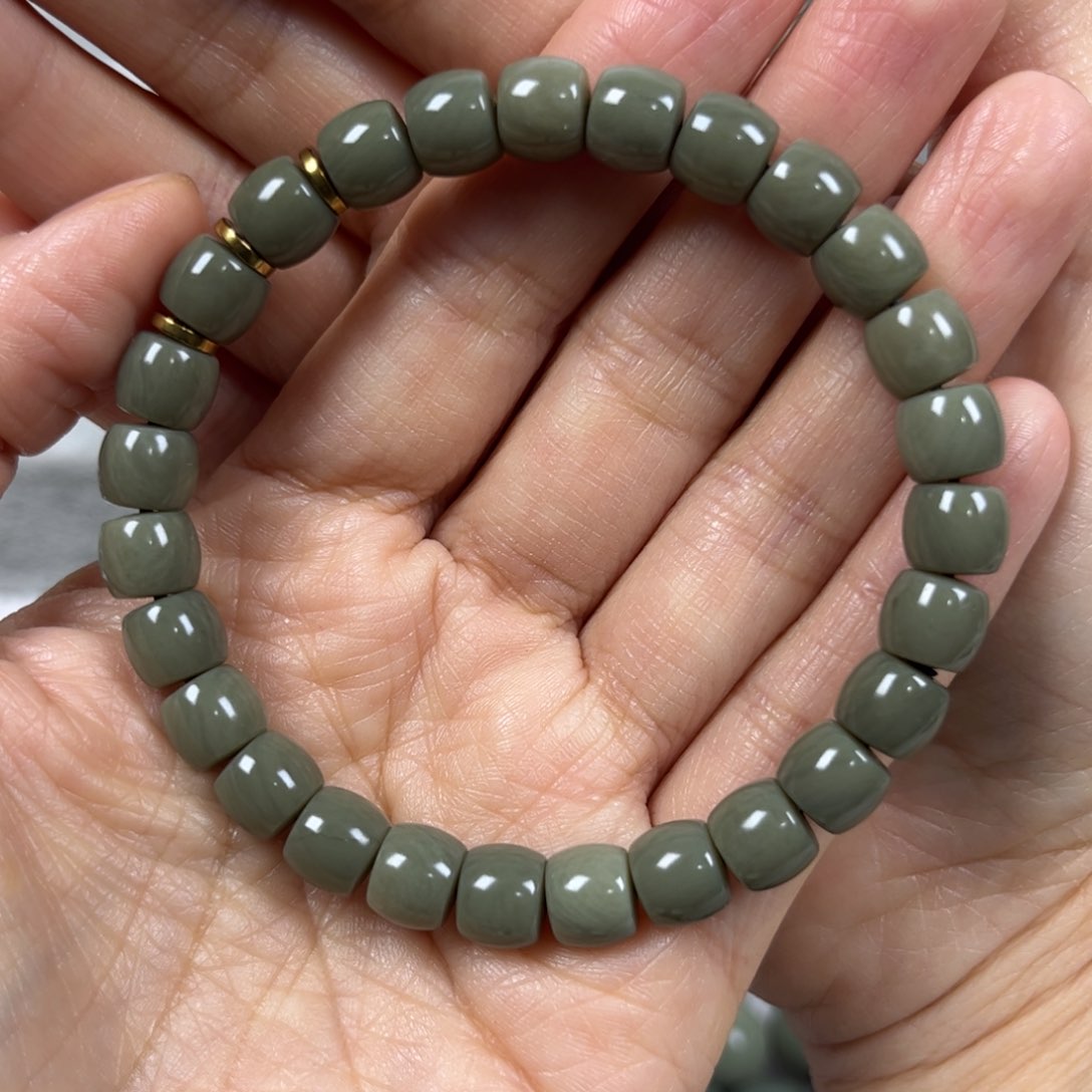 和田玉手链未镶嵌卡8直切