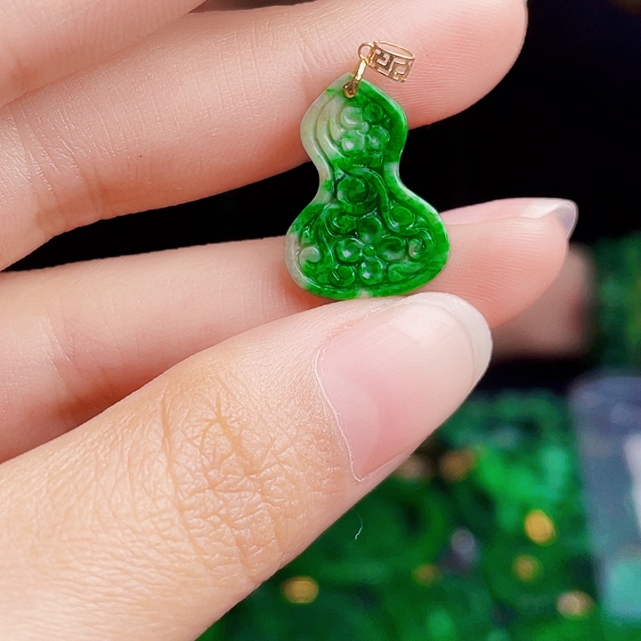 翡翠18K金镶嵌颈饰多样性