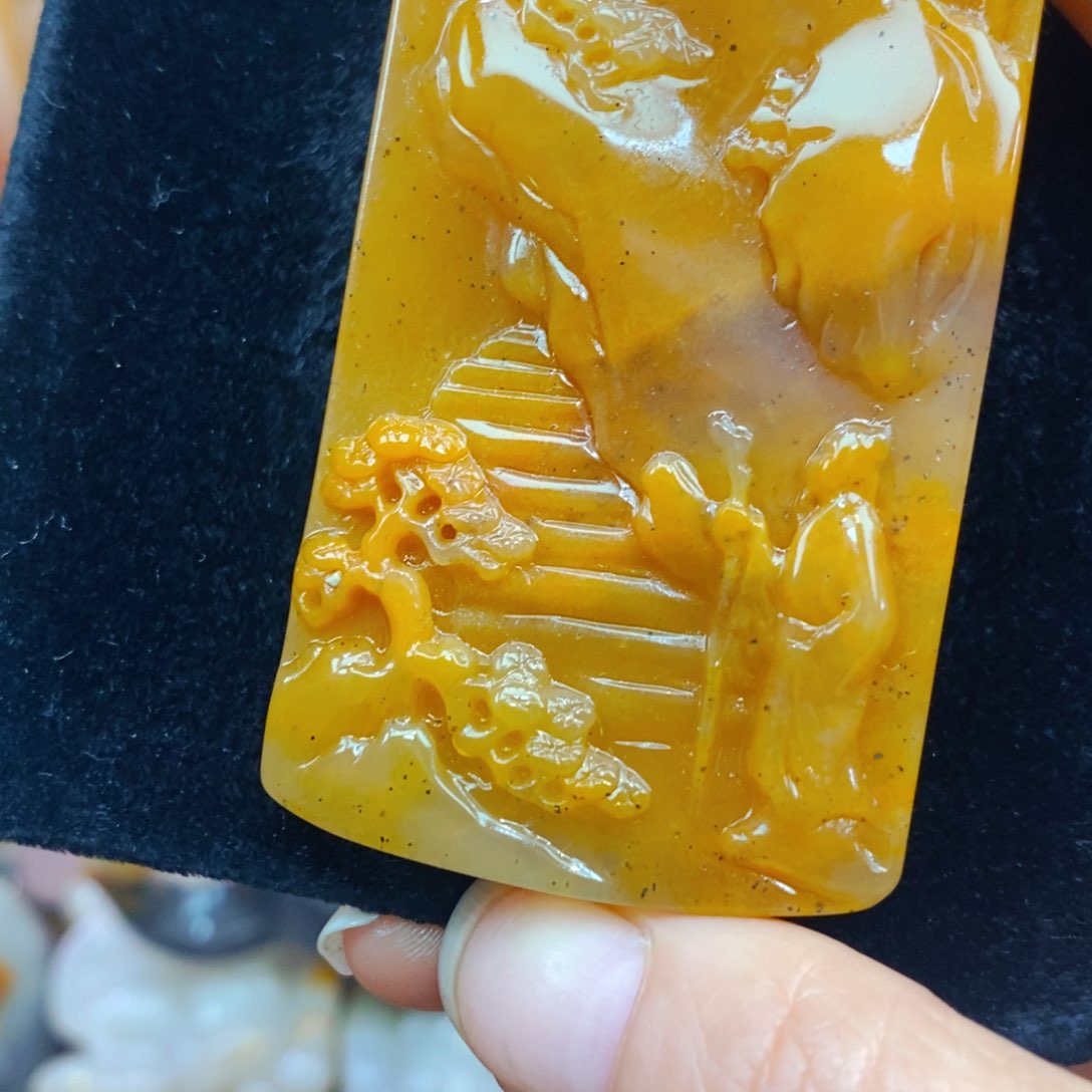 未镶嵌石英质玉（黄龙玉）吊坠(不含链)
