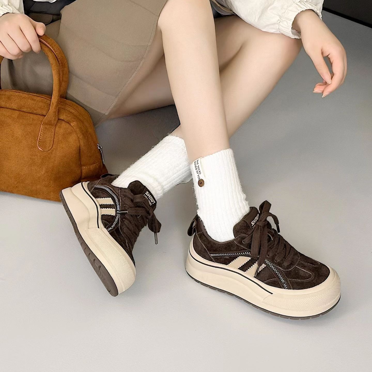 551-1359    新款厚底纯色圆头运动休闲板鞋女