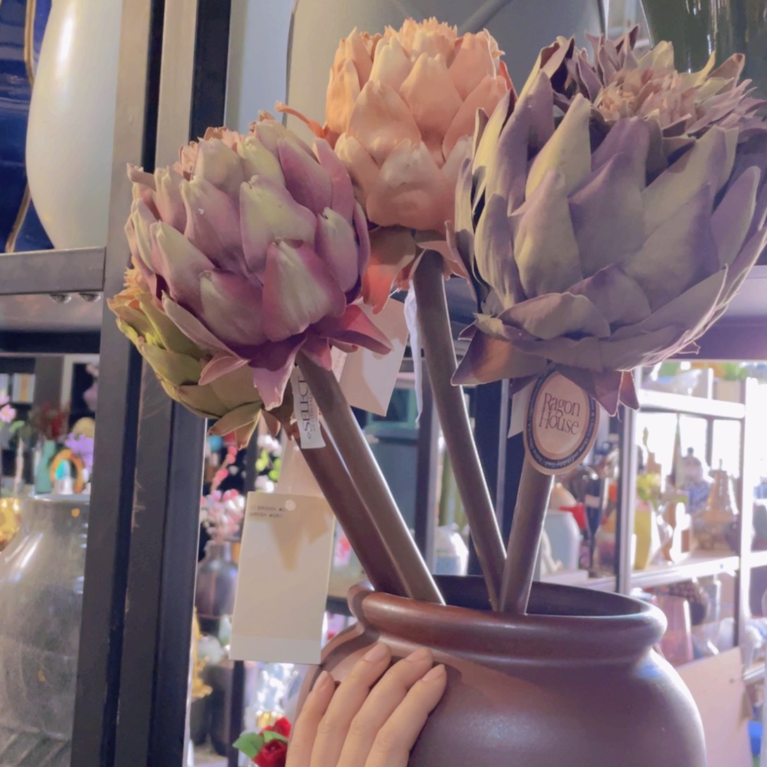 陶瓷花瓶，仿真绿植。4