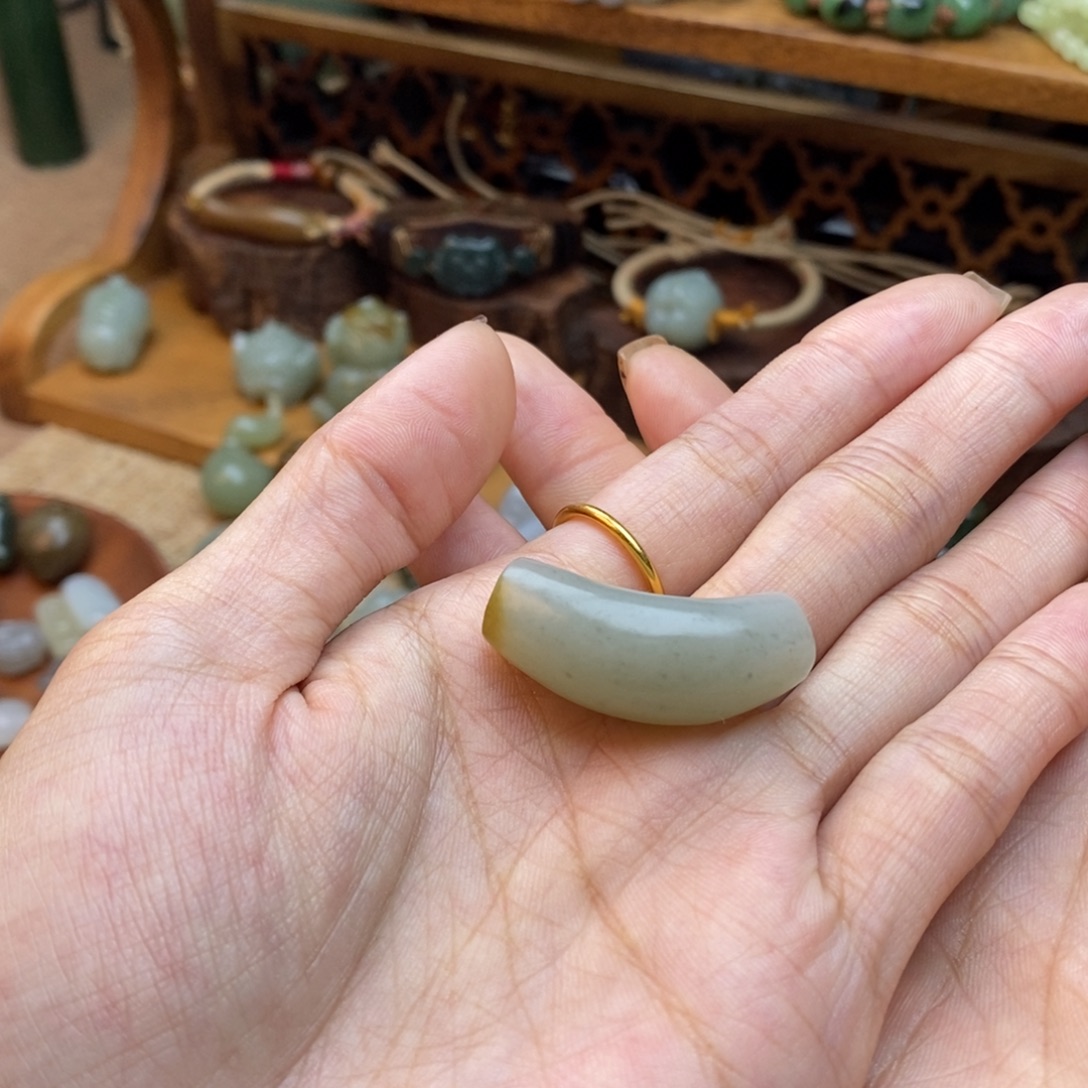 和田玉（糖玉）未镶嵌颈饰