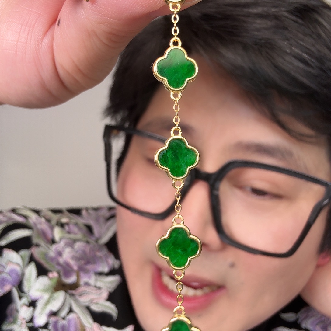 翡翠未镶嵌颈饰一件