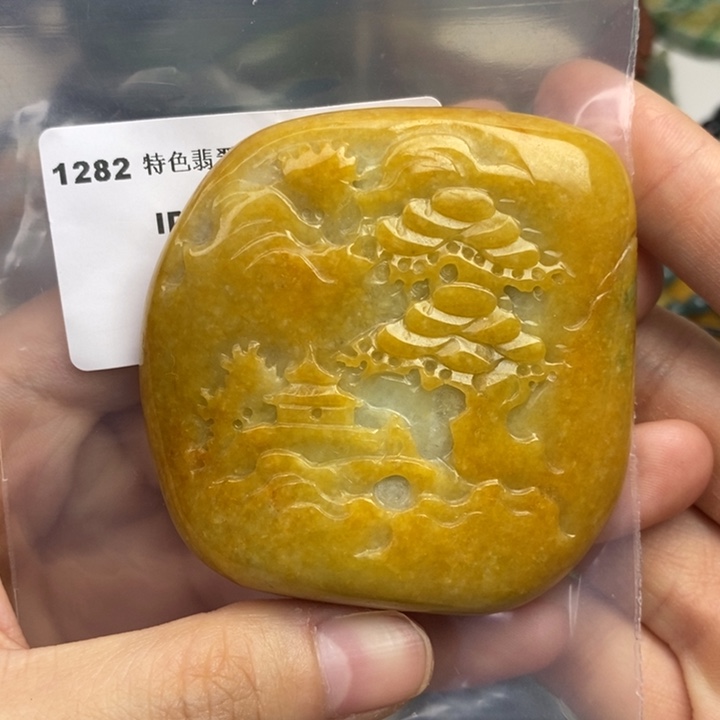 颈饰未镶嵌翡翠手把件