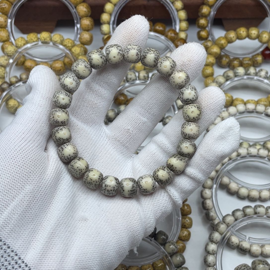 星月菩提手串10×9石玉料大眼睛A06