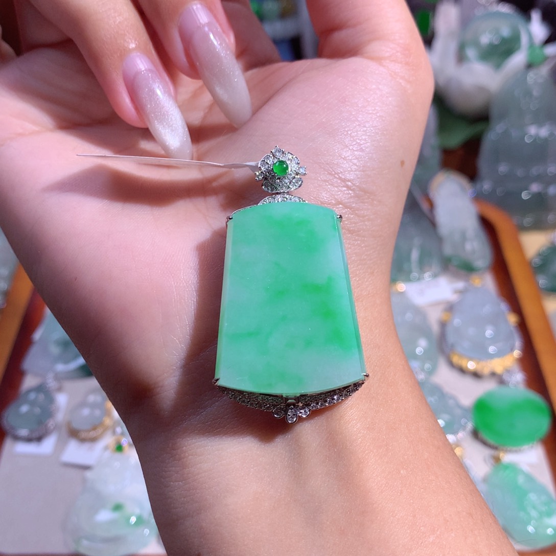 翡翠吊坠(不含链)18K金镶嵌