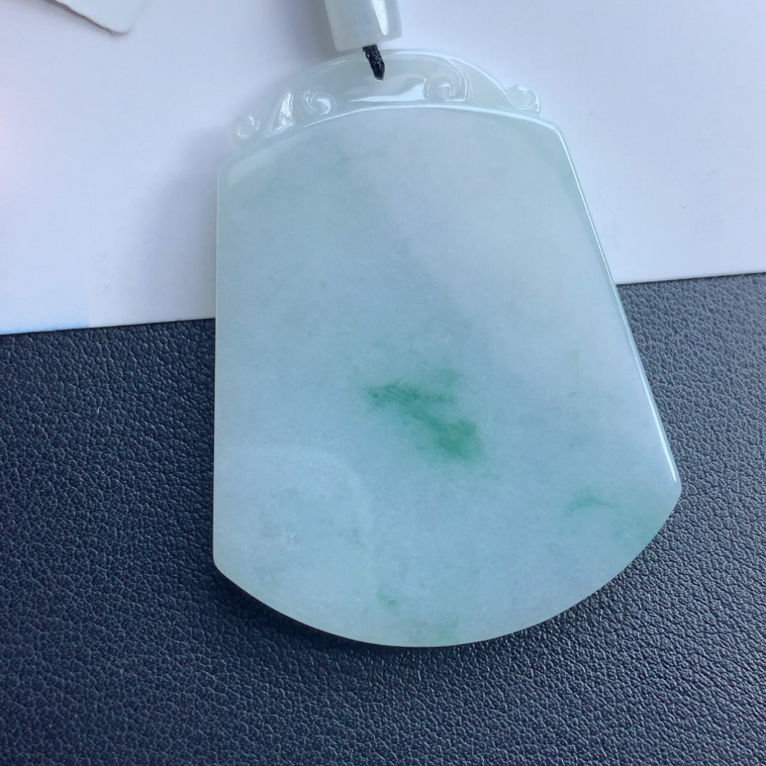 翡翠颈饰未镶嵌无事牌