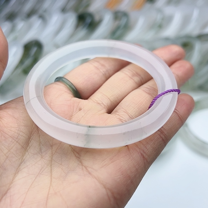 【闪购商品】石英质玉手镯未镶嵌