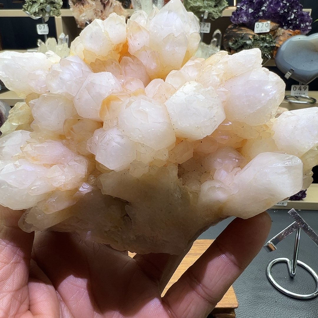 石材水晶原石摆件，