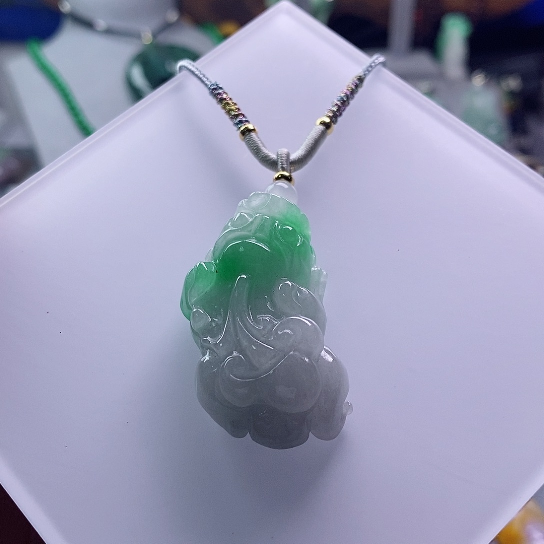 翡翠未镶嵌吊坠(赠链)