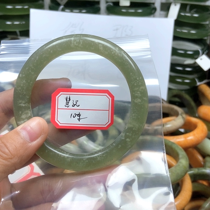 慧***远蛇纹石玉未镶嵌手镯