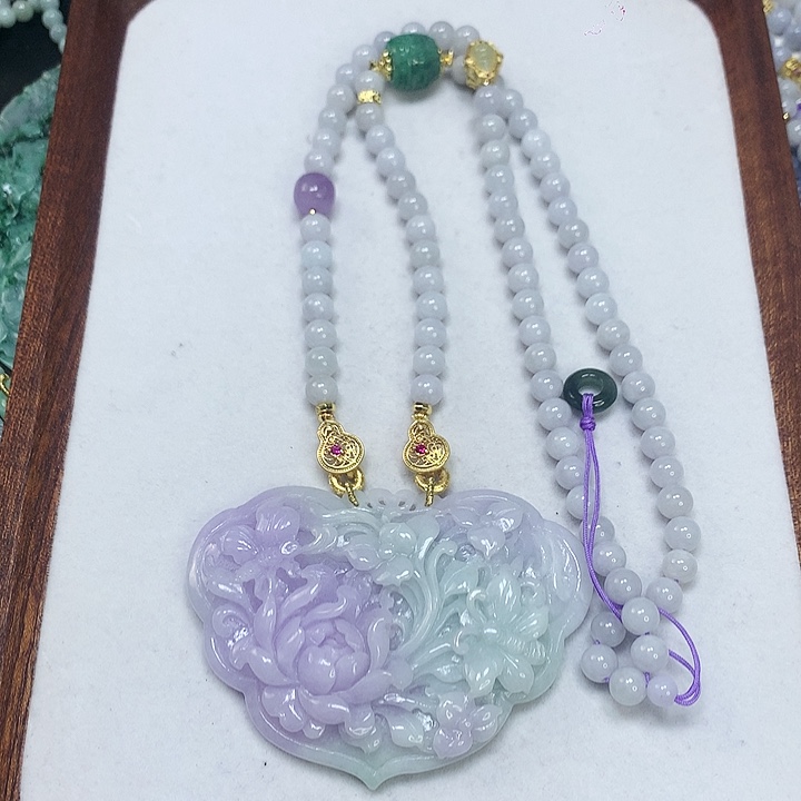 翡翠颈饰未镶嵌吊坠