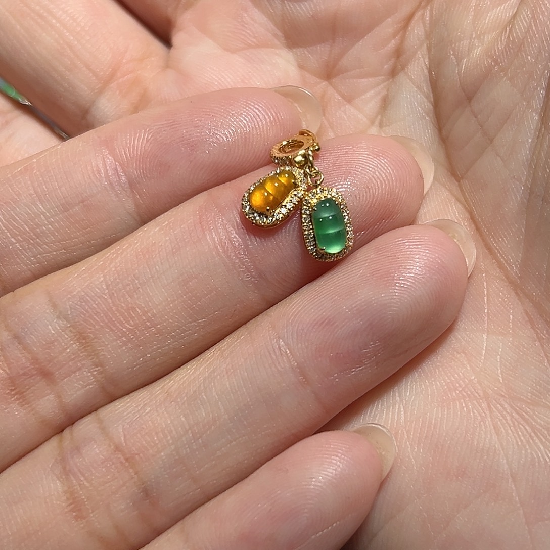 兵***.翡翠18K金镶嵌颈饰