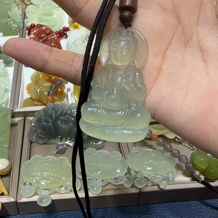 蛇纹石玉吊坠未镶嵌